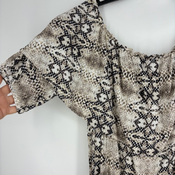 Eloquii Womens Size 14 Off Shoulder Maxi Dress Beige Brown Snake Print Ruffles - Picture 4 of 10